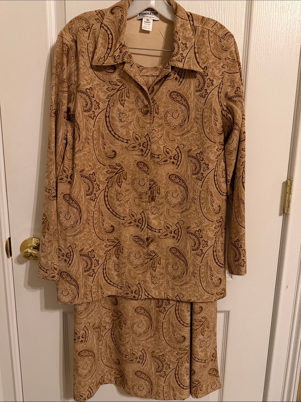Pendleton Tan Paisley Women’s Ensemble